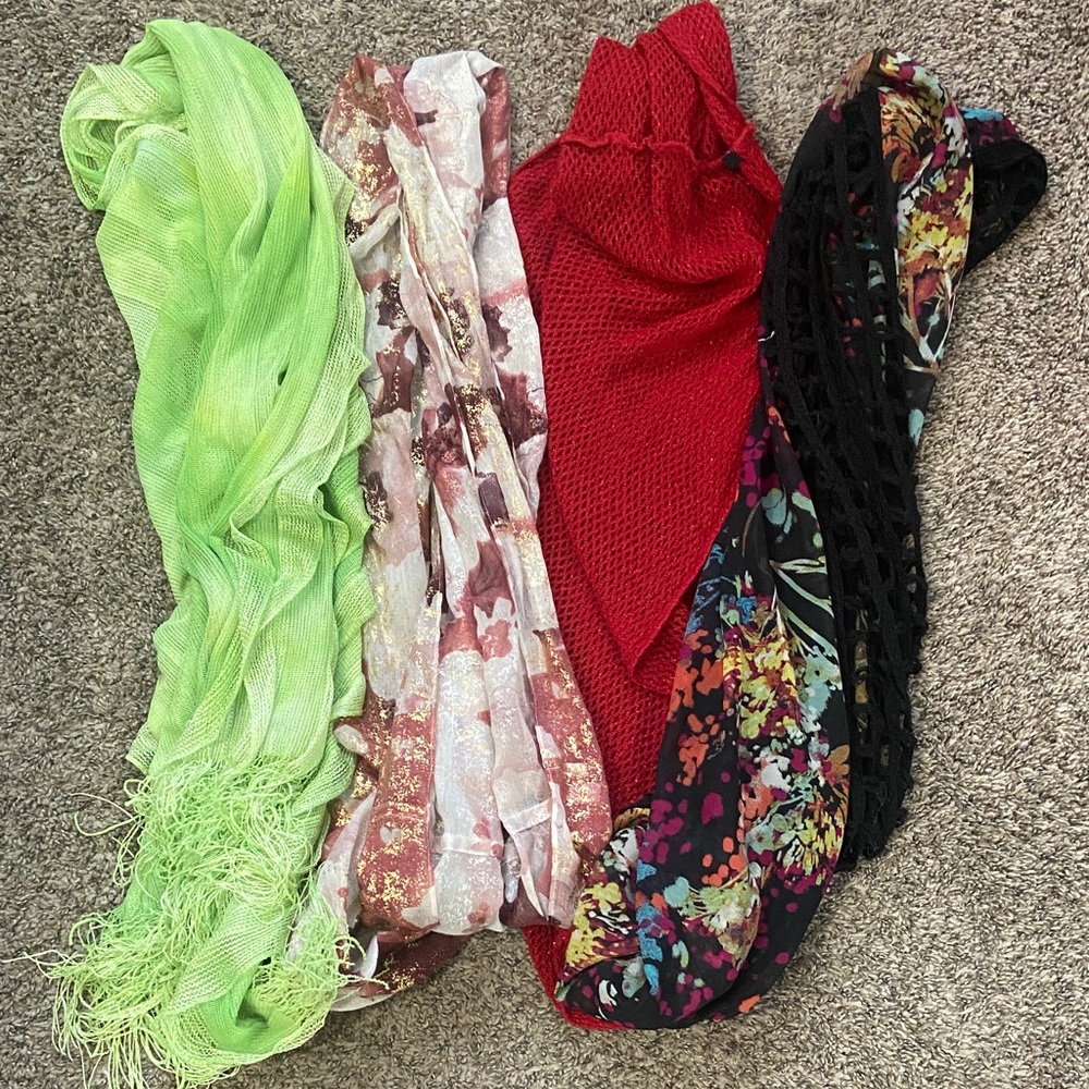 ❄️ Women's Fashion Scarves - Red, Green, Floral, Multi